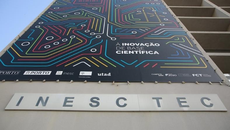 INESC TEC building with banner promoting scientific innovation