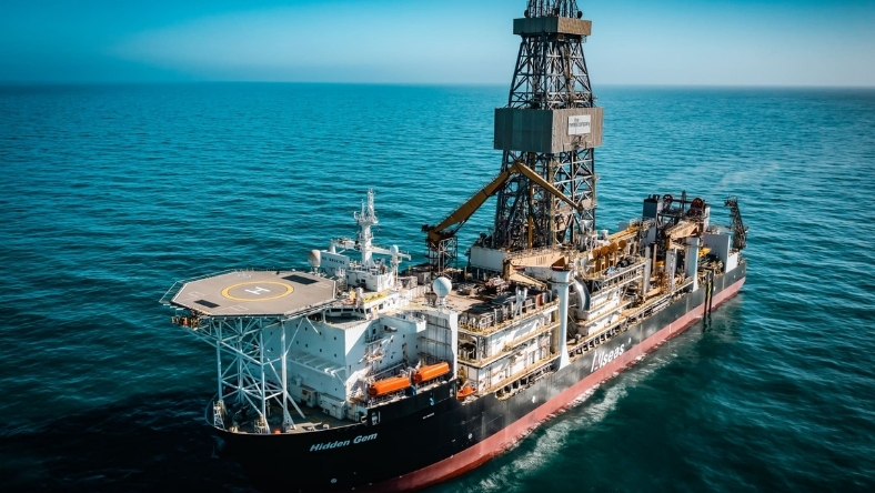 Offshore deep sea mining vessel operating in open ocean